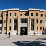 "Officers Mess 98 Br. Gen. Hospital": � questa la scritta che campeggia da pi� di settant�anni sull�uscita principale del Policlinico di Bari